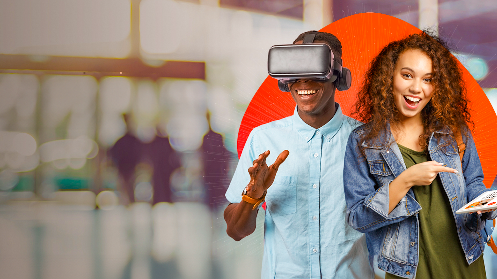 Fotografia de dois jovens, um rapaz, com uns óculos de realidade aumentada e, ao lado, uma rapariga com um livro na mão.