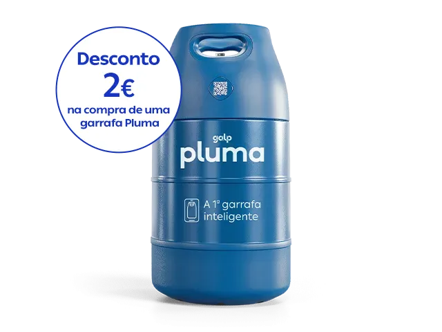 Garrafa de gás Pluma azul, com pega integrada na parte superior e logótipo Galp Pluma no corpo. Na lateral, destaca-se a indicação “A 1.ª garrafa inteligente”. Um círculo branco com contorno azul informa: “Desconto 2€ na compra de uma garrafa Pluma”.